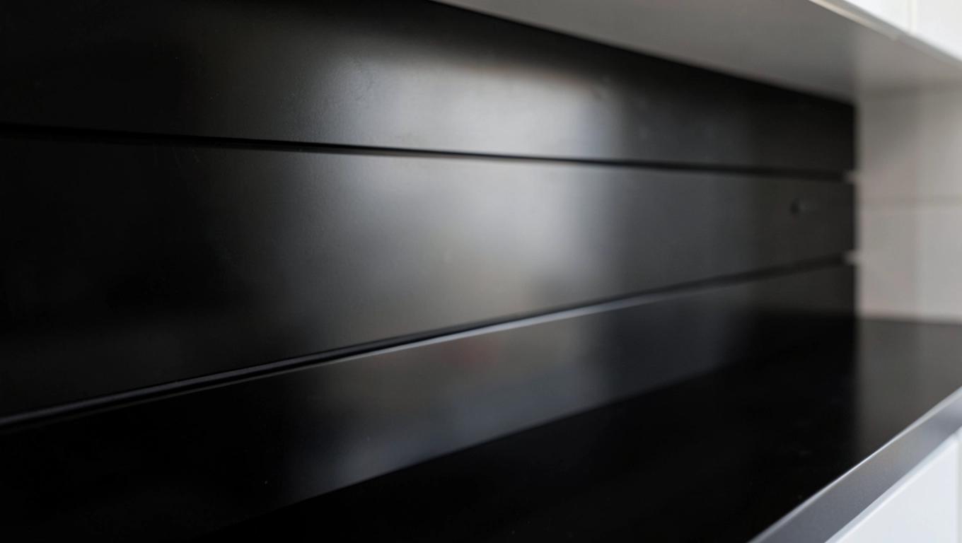 Czarne lamele w kuchni