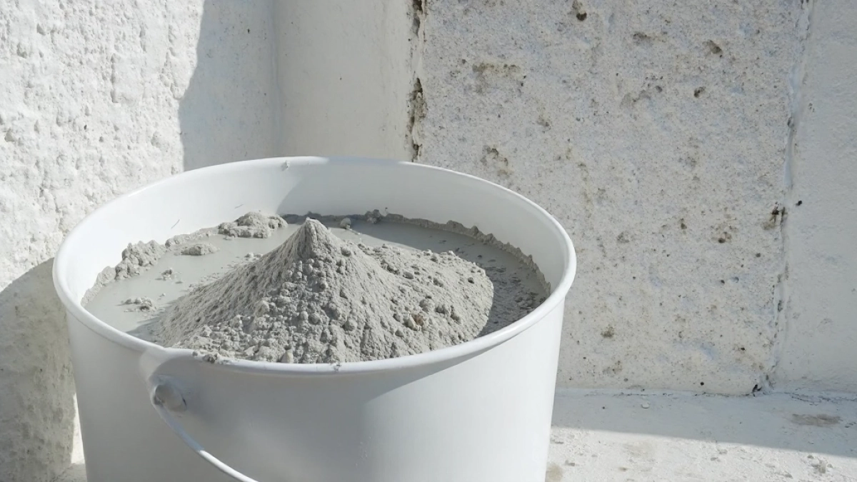 Gotowy tynk zewnętrzny w wiaderku