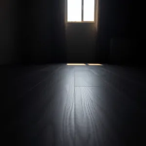 Ciemną podłoga w salonie