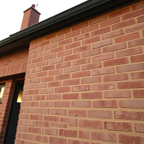 Czy można malować elewację bez tynku