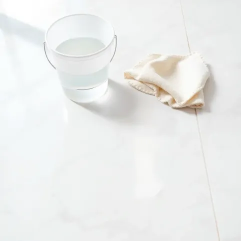 czym myć płytki podłogowe żeby nie było smug