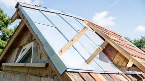 Czym pokryć dach dwuspadowy