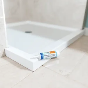 Czym przykleić brodzik do podłogi