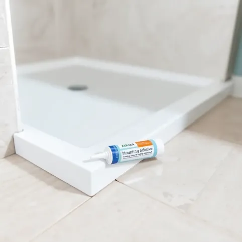 Czym przykleić brodzik do podłogi