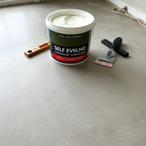 Czym wyrównać podłogę pod parkiet