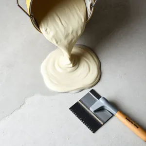 Czym wyrównać podłogę pod płytki