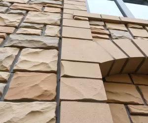 Elewacja z kamienia naturalnego