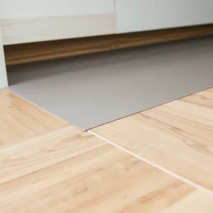 folia grzewcza pod panele  montaż