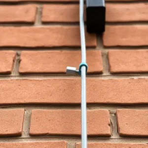 Jak przymocować kabel do elewacji