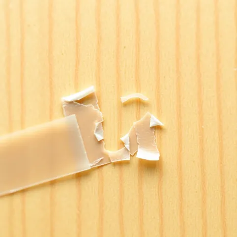 Jak usunąć taśmę dwustronną z paneli