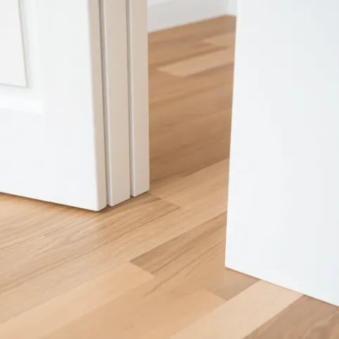 Jak zakończyć panele przy drzwiach