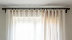 Jak zamontować karnisz bez wiercenia