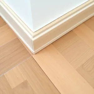 Jaka przerwa między panelami a ścianą