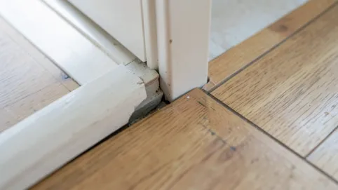 łączenie paneli w progu