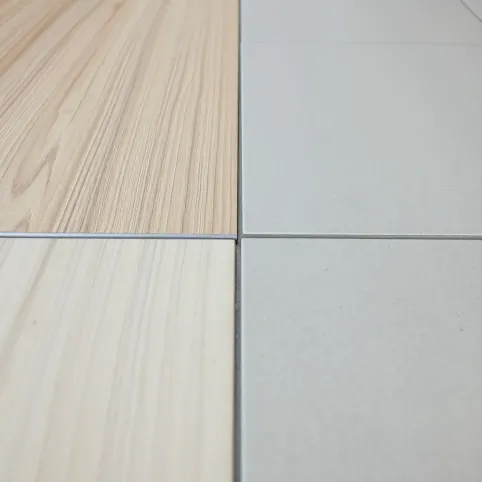 Łączenie paneli z płytkami silikonem