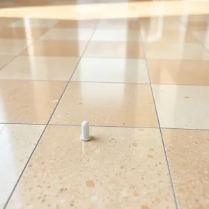 Lakier bezbarwny do płytek podłogowych