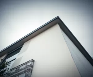Malowanie elewacji a deszcz