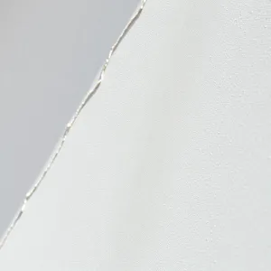 Malowanie kleju na elewacji zamiast tynku