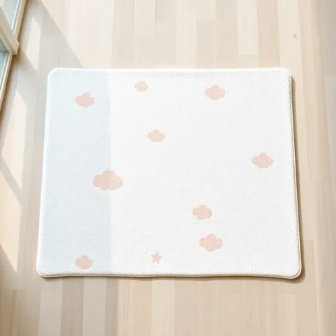 Mata na podłogę dla niemowlaka