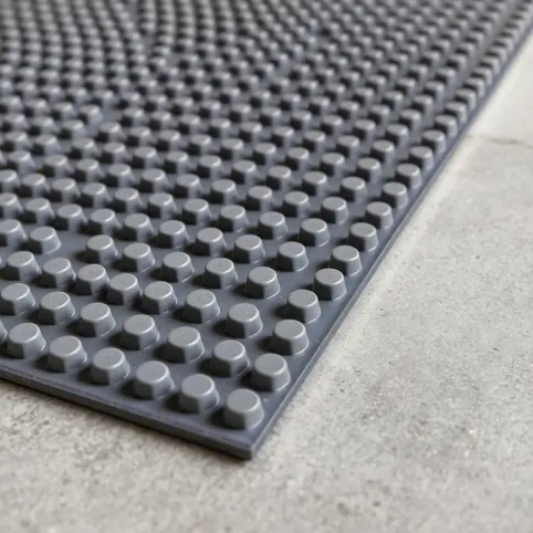 Mata z wypustkami do ogrzewania podłogowego