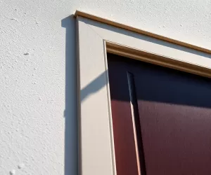 Montaż drzwi po elewacji