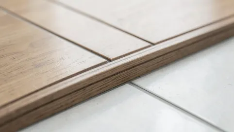 sposoby łączenia paneli z płytkami