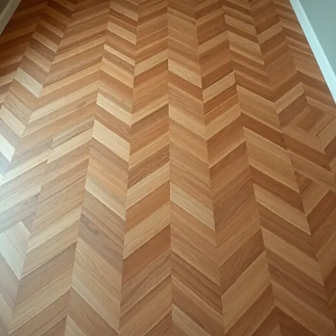 Układanie paneli laminowanych w jodełkę