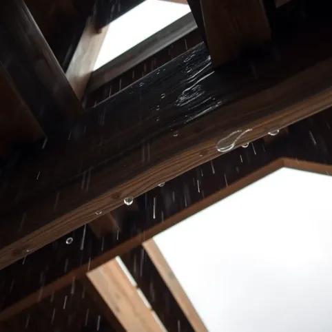 Więźba dachowa a deszcz