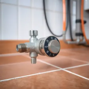 Zawór termostatyczny do podłogówki z kapilarą